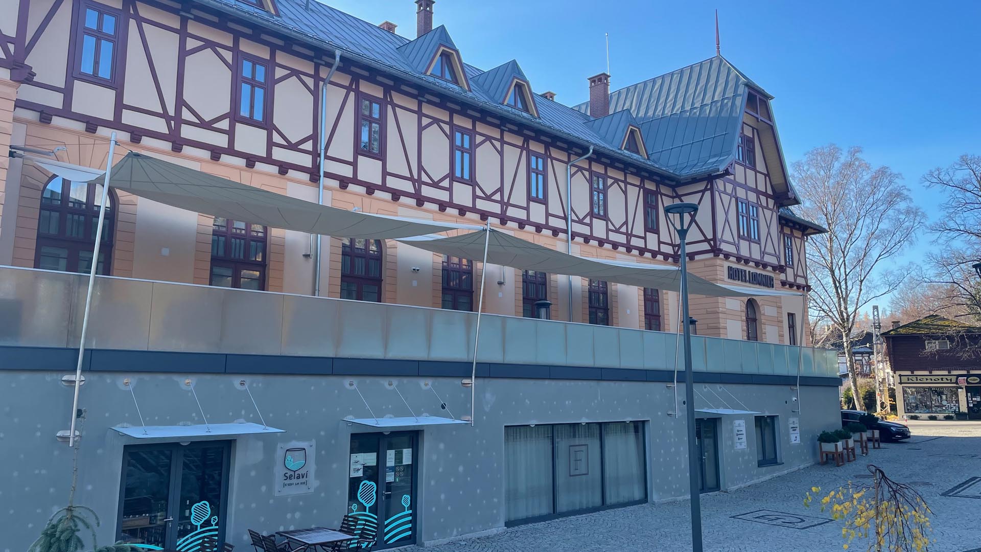 153 m² SunSquare Sonnenschutz im 5-Sterne-Hotel Lomnica.