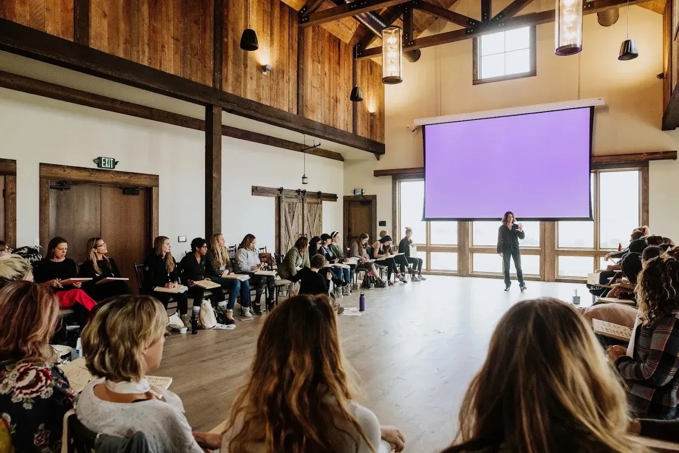 Leader practicing active listening in a team meeting, emphasizing emotional intelligence in leadership