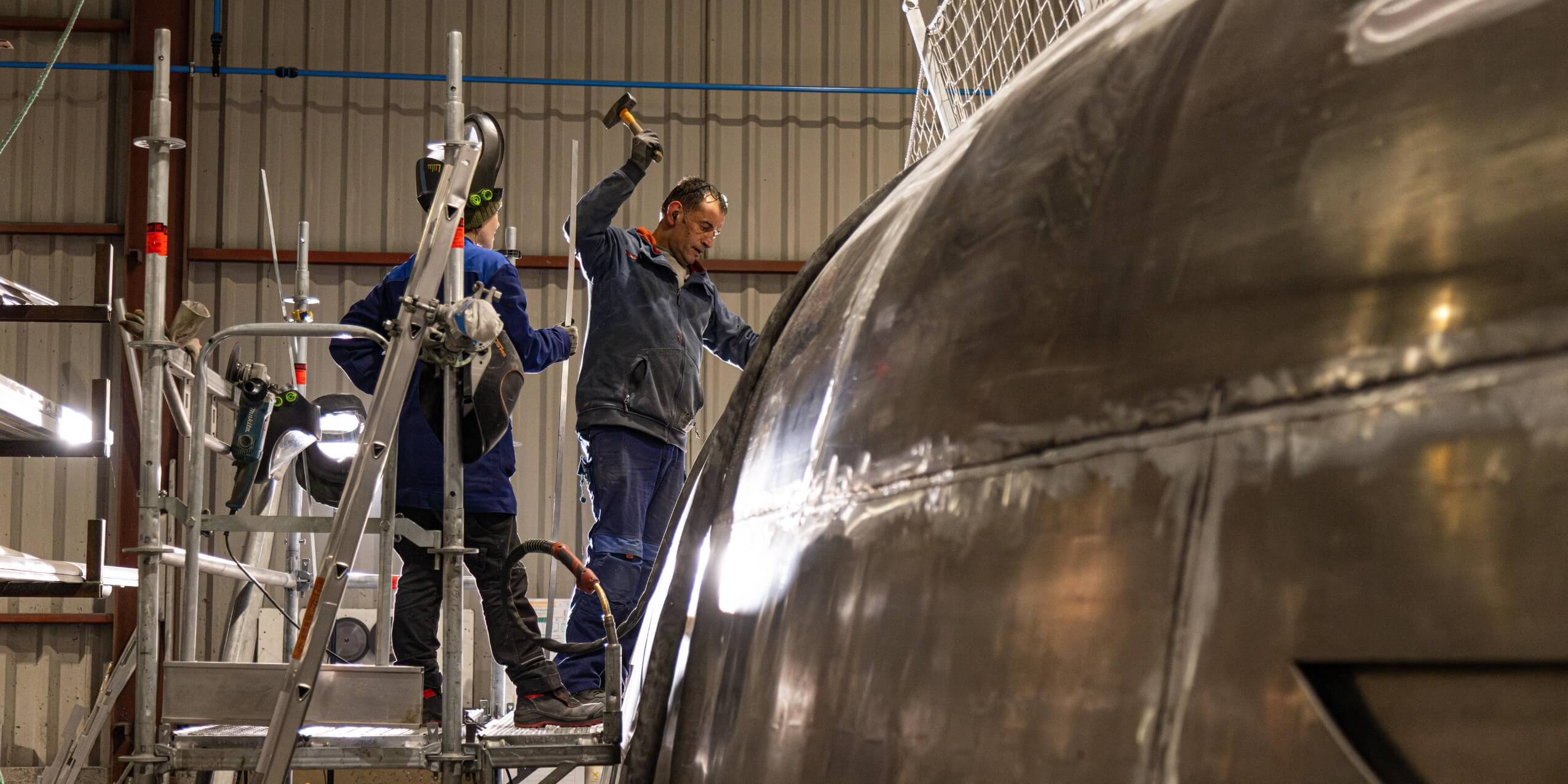 allures-horizon-47-aluminium-hull-Fairing