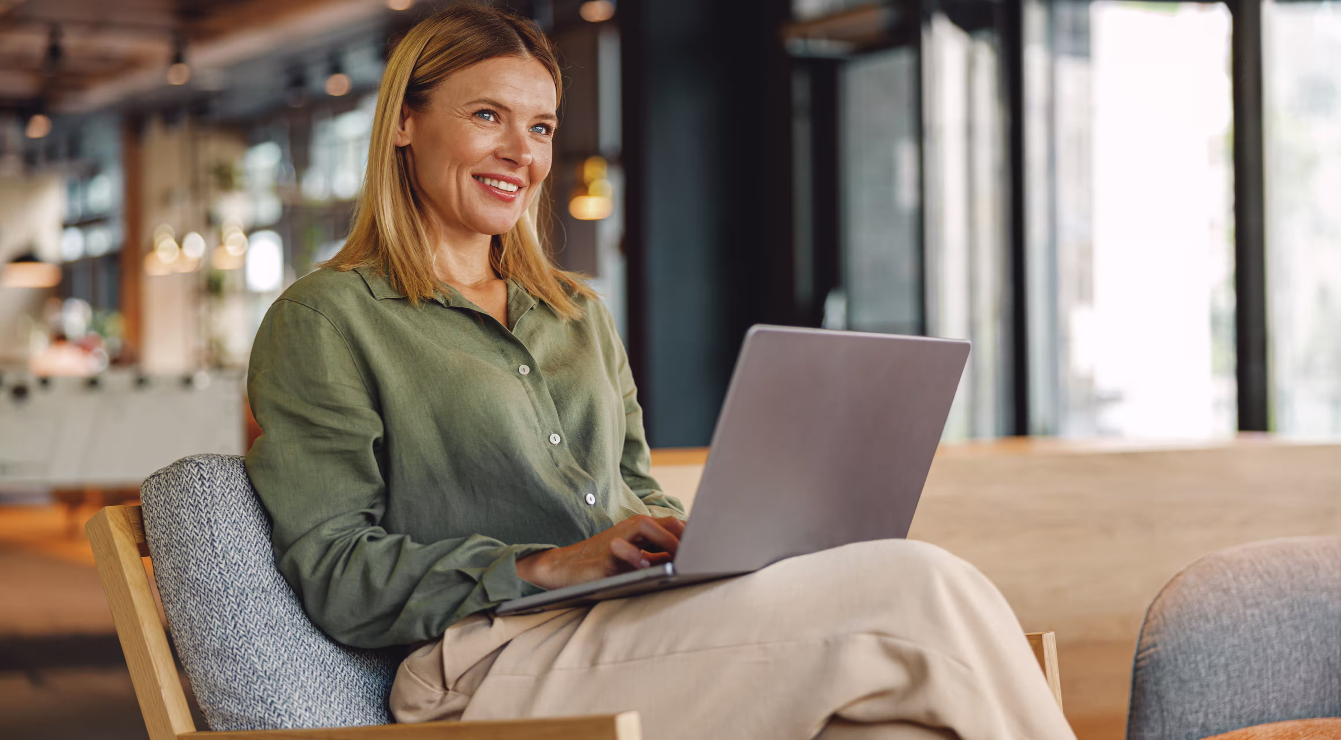 Businesswoman working on laptop, symbolising Micom’s secure, flexible communications.