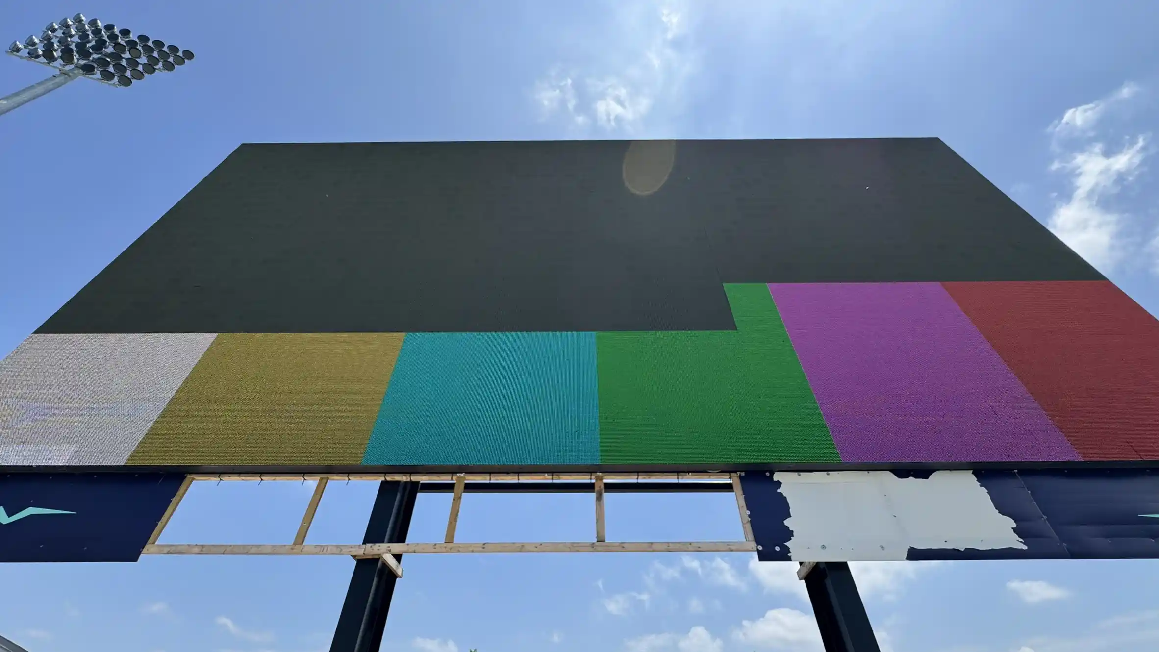 Picture of a malfunctioning outdoor LED screen in Grand Prairie Texas.