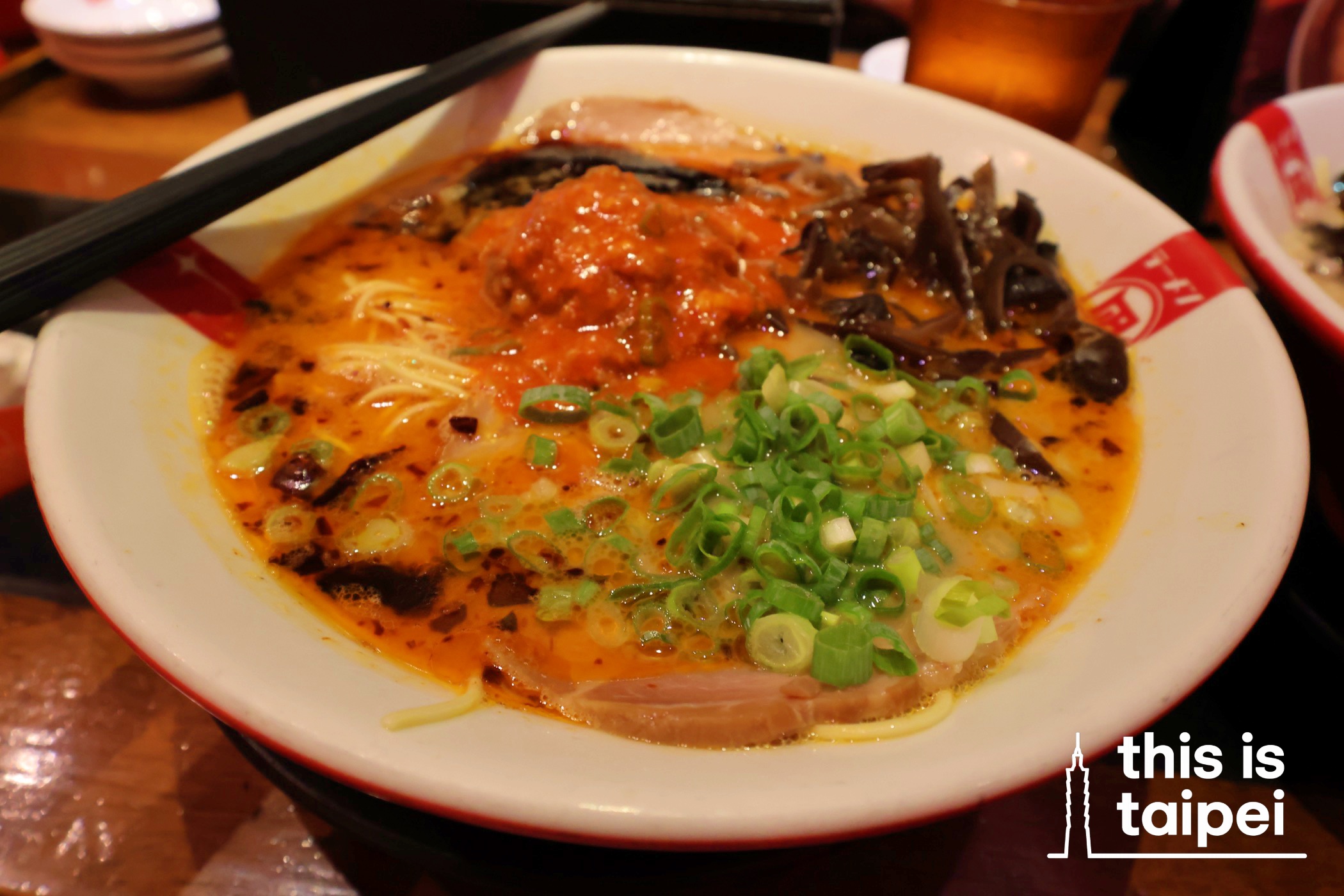 "Red King Akao" from Universal Tonkotsu Ramen Nagi in Ximending area. (Photo by JT, July 2025 / © This Is Taipei)