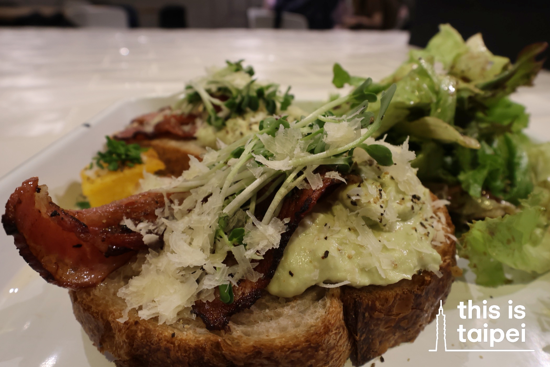Avacado toast from Stoppage Time in Daan District. (Photo by KB, July 2025 / © This Is Taipei) 