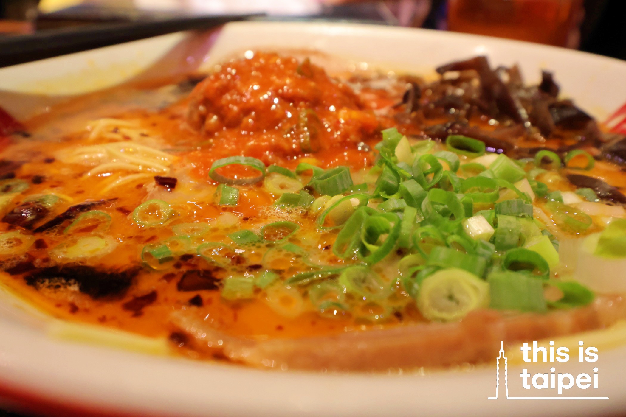 "Red King Akao" from Universal Tonkotsu Ramen Nagi in Ximending area. (Photo by JT, July 2025 / © This Is Taipei)
