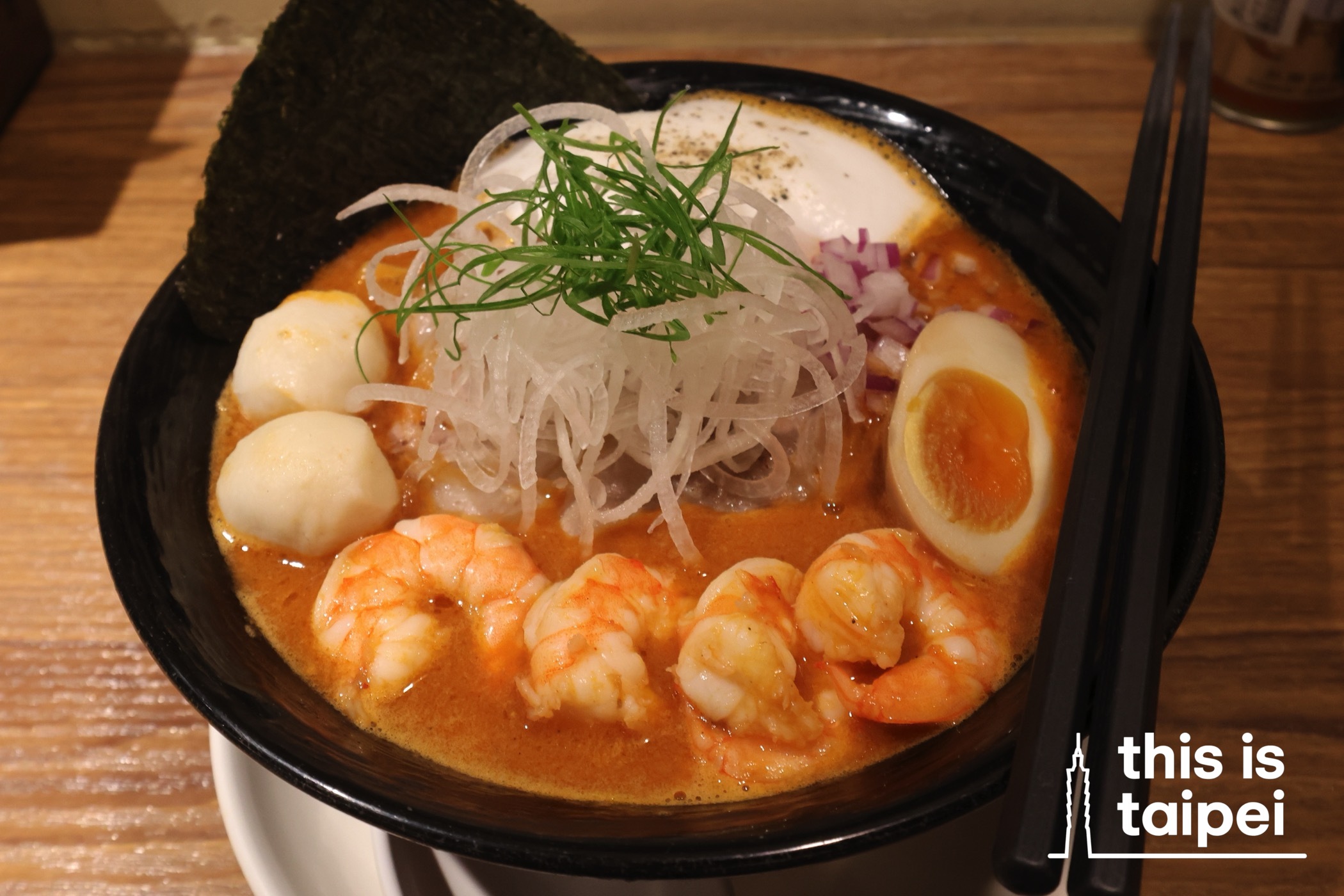 Shrimp soup ramen from Menya Ugyo in Ximending area. (Photo by JT, December 2025 / © This Is Taipei)