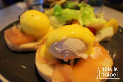 Avocado Salmon and Eggs Benedict from Muko Brunch in Daan District. (Photos by JT, July 2025 / © This Is Taipei)