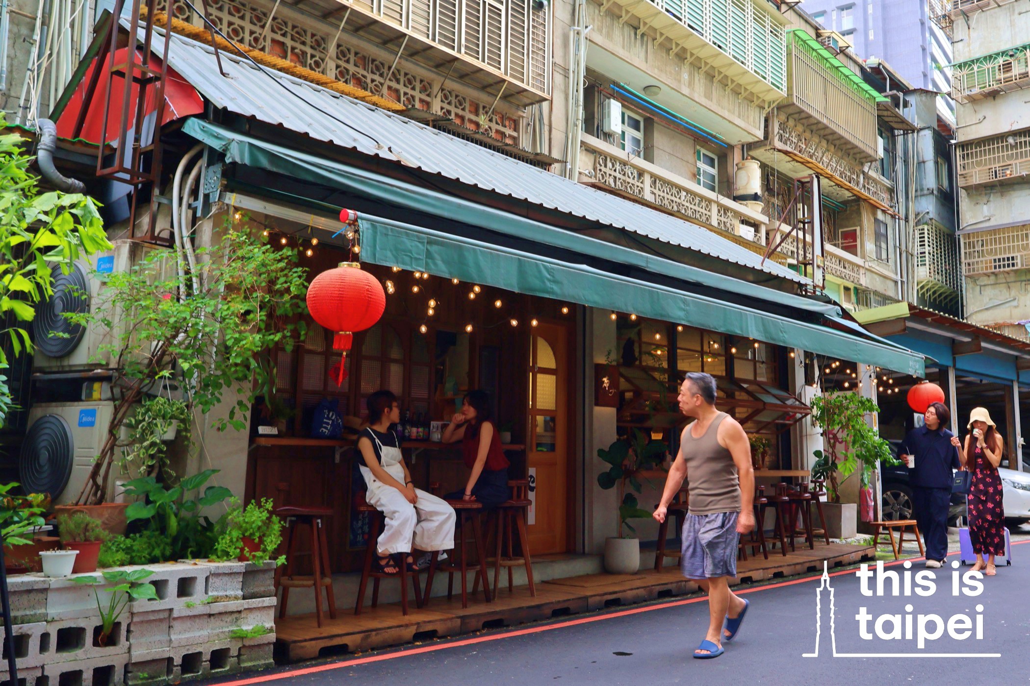 Buzi Cafe in Daan District. (Photo by JT, December 2025 / © This Is Taipei)