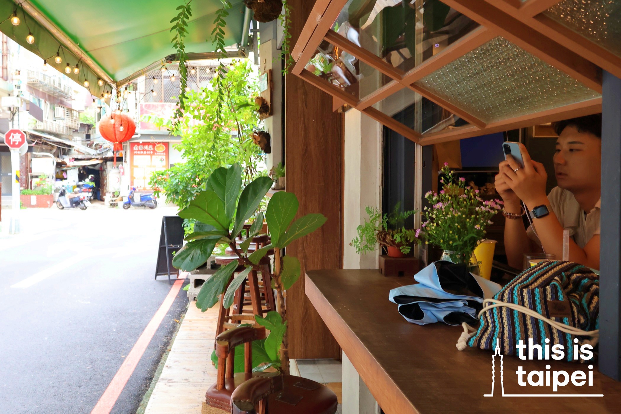 Buzi Cafe in Daan District. (Photo by JT, December 2025 / © This Is Taipei)