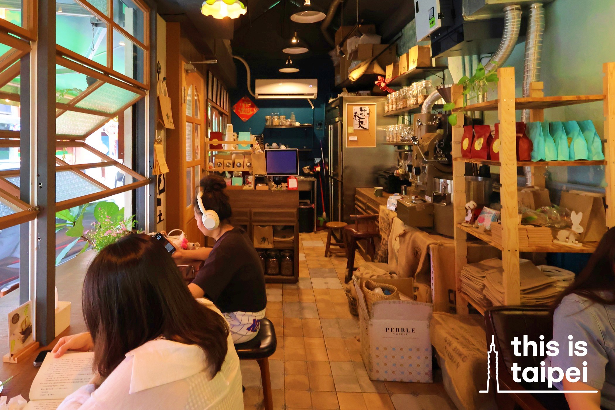 Buzi Cafe in Daan District. (Photo by JT, December 2025 / © This Is Taipei)