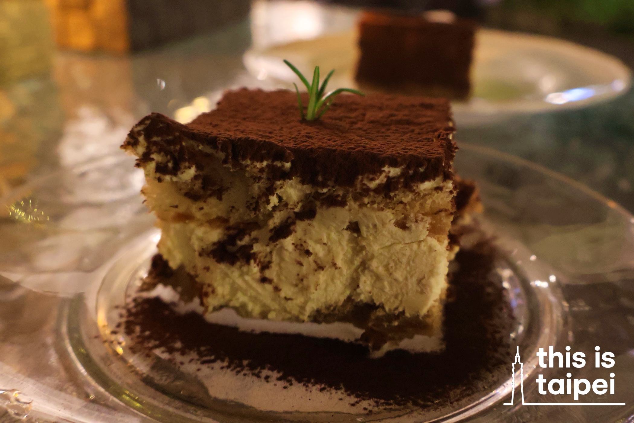 A tiramisu and toffee nut latte from Youmou to Ohana Coffee in Datong District. (Photos by KB, January 2026 / © This Is Taipei)