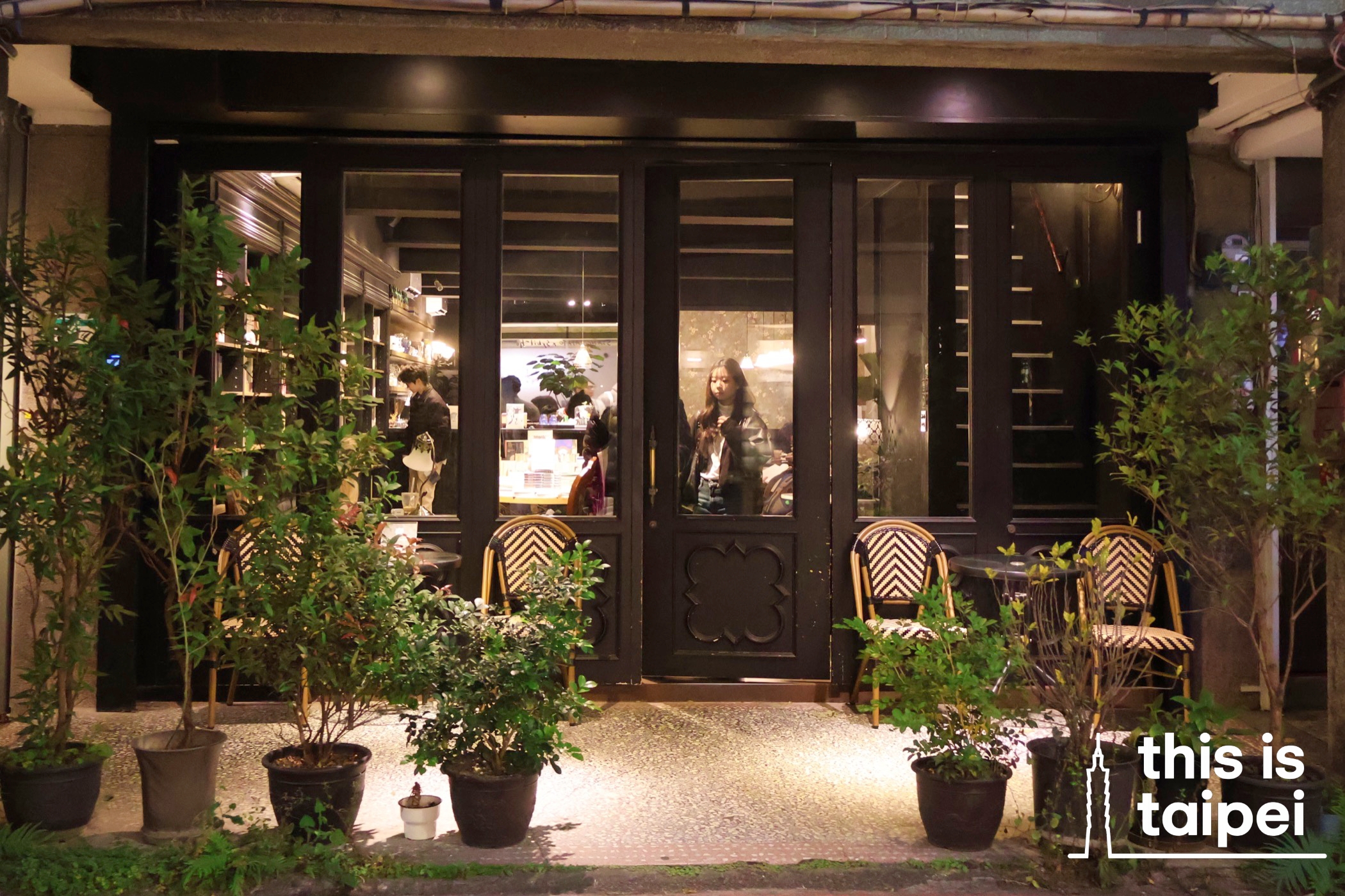 Athena Bookstore in Datong District. (Photo by KB, May 2025 / © This Is Taipei)