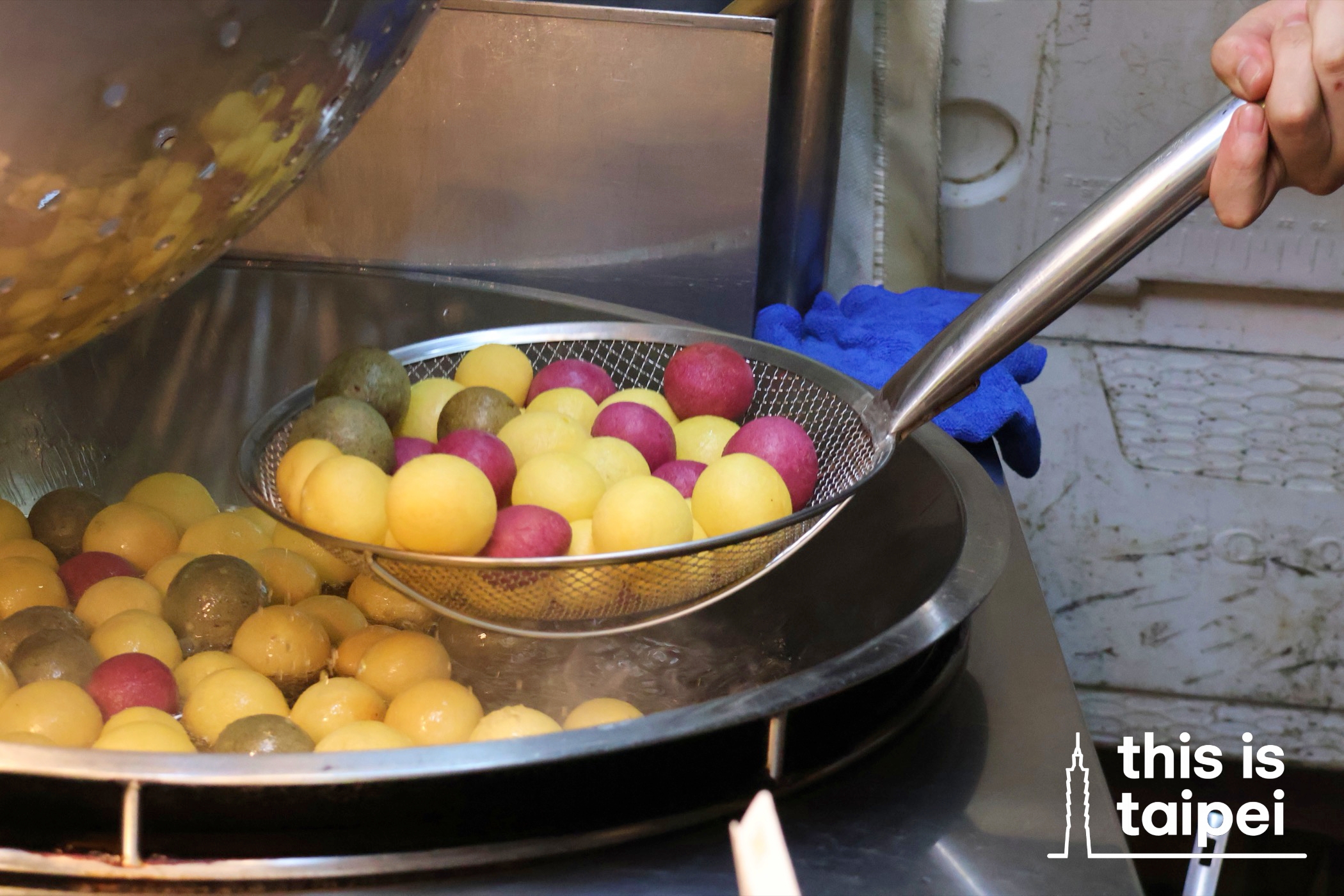 Sweet Potato Balls from Ningxia Night Market. (Photo by KB, April 2026 / © This Is Taipei)