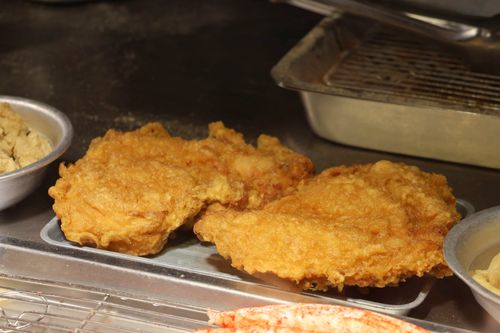 A Chicken Cutlet from Ningxia Night Market. (Photos by KB, April 2026 / © This Is Taipei)