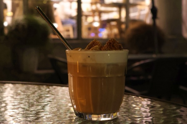 Trendy coffee spots near Zhongshan MRT Station