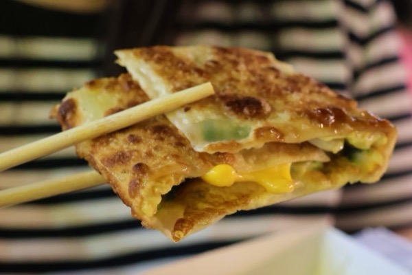 Night market nervousness? Three easy snacks to order