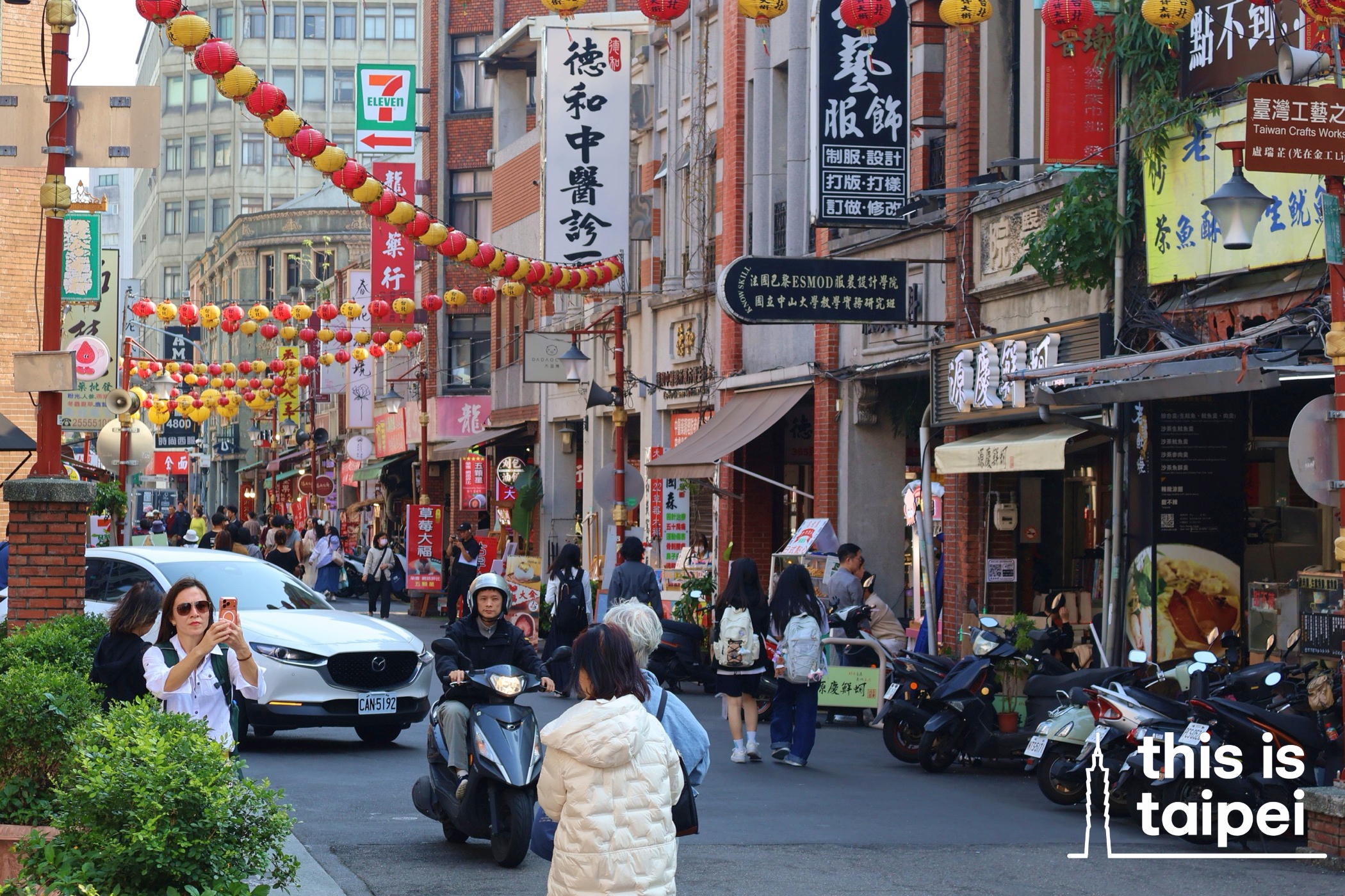 Dihua Street in Datong District. (Photo by JT, February 2026 / © This Is Taipei)