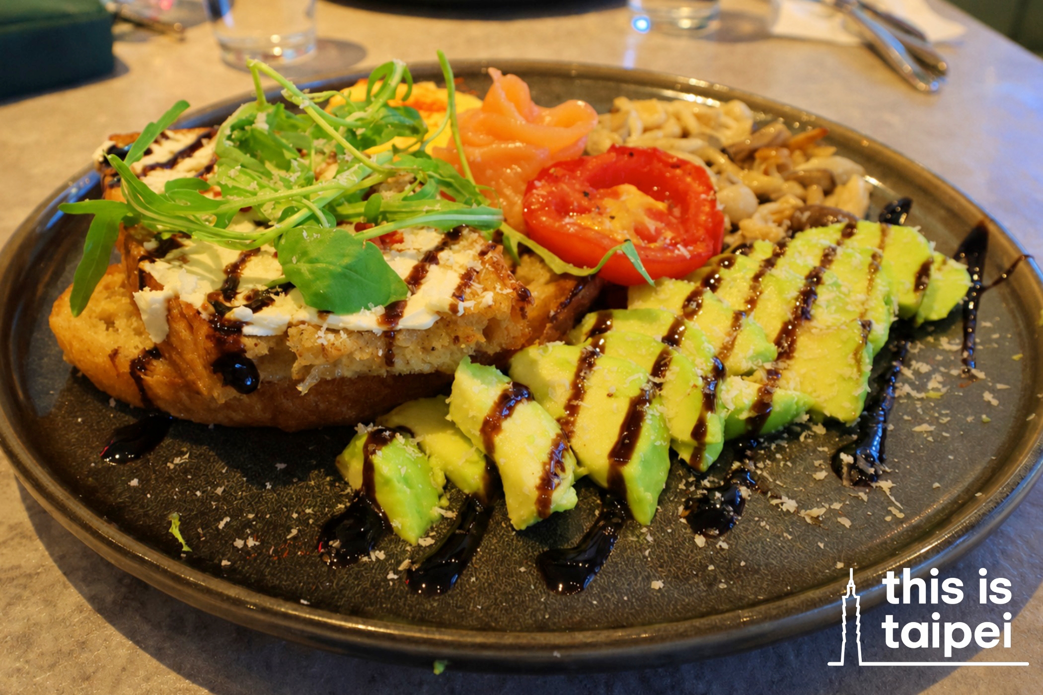 Angel 5 Cafe and Avocado Salmon from Muko Brunch in Daan District. (Photos by JT, February 2026 / © This Is Taipei)