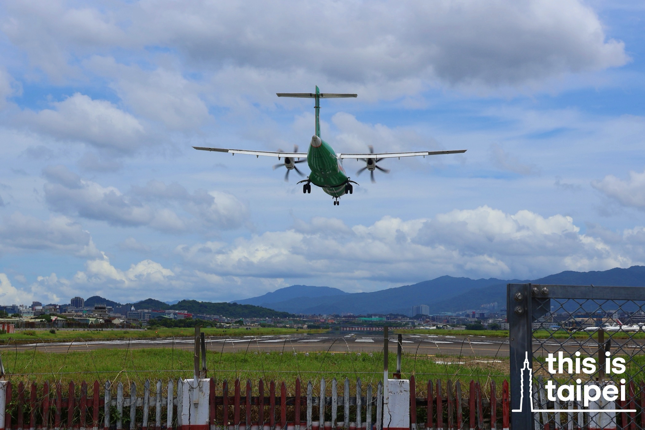 The view from Airplane Alley in Zhongshan District. (Photo by KB, July 2026 / © This Is Taipei)