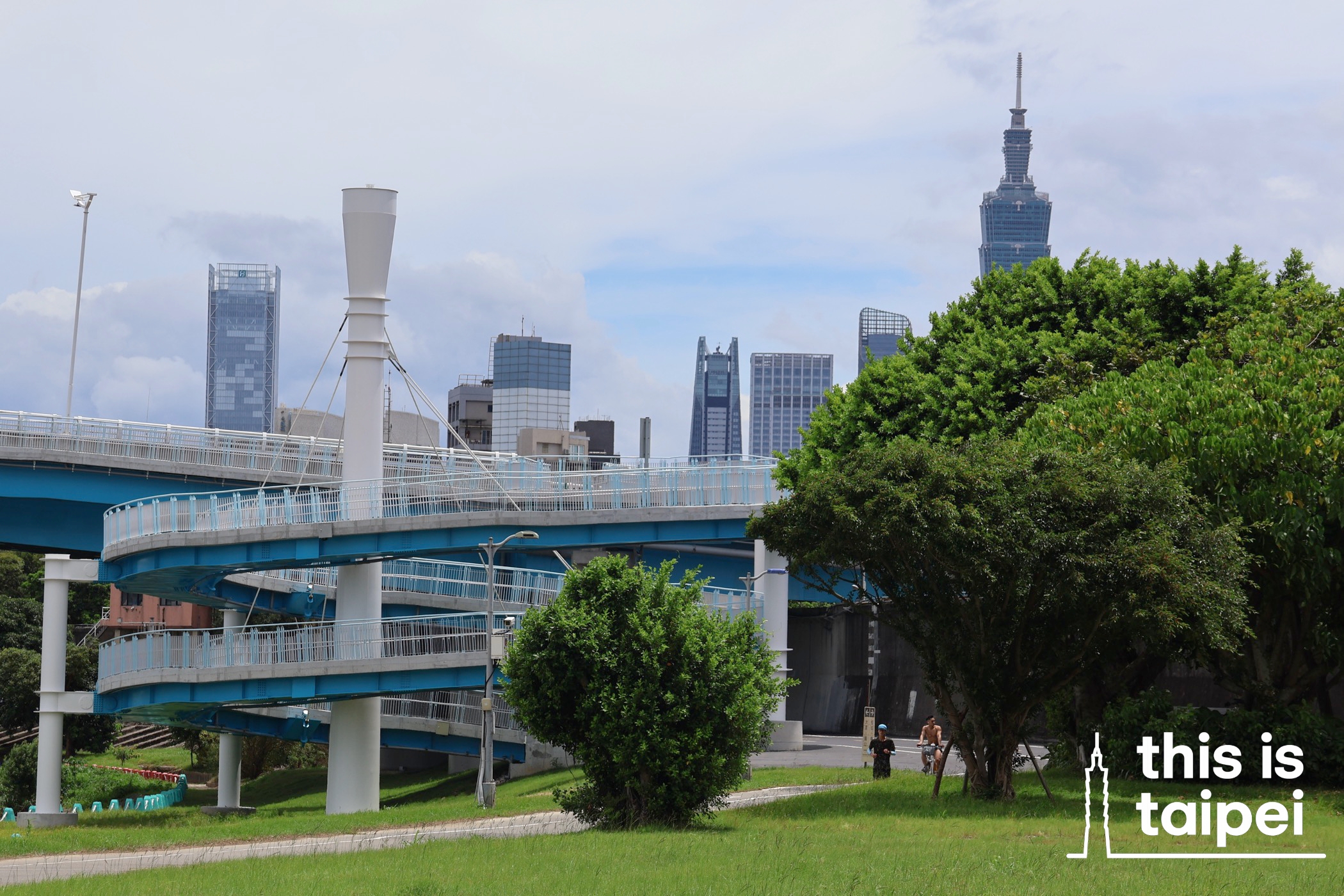 Minquan Bridge in Songshan District. (Photos by KB, July 2026 / © This Is Taipei)