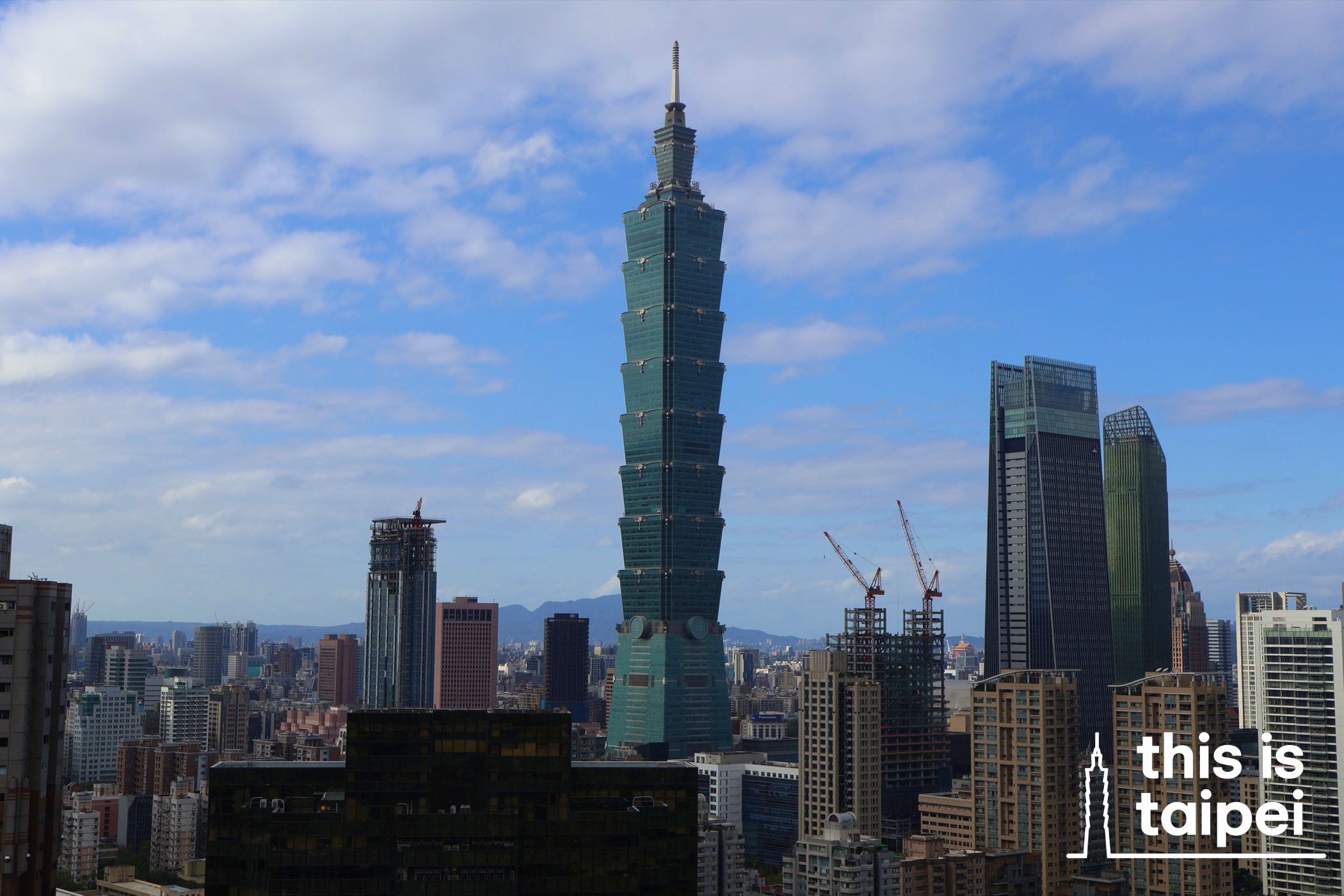 Hiking trails around Zhongpu Mountain East Peak in Daan District. (Photo by KB, July 2025 / © This Is Taipei)