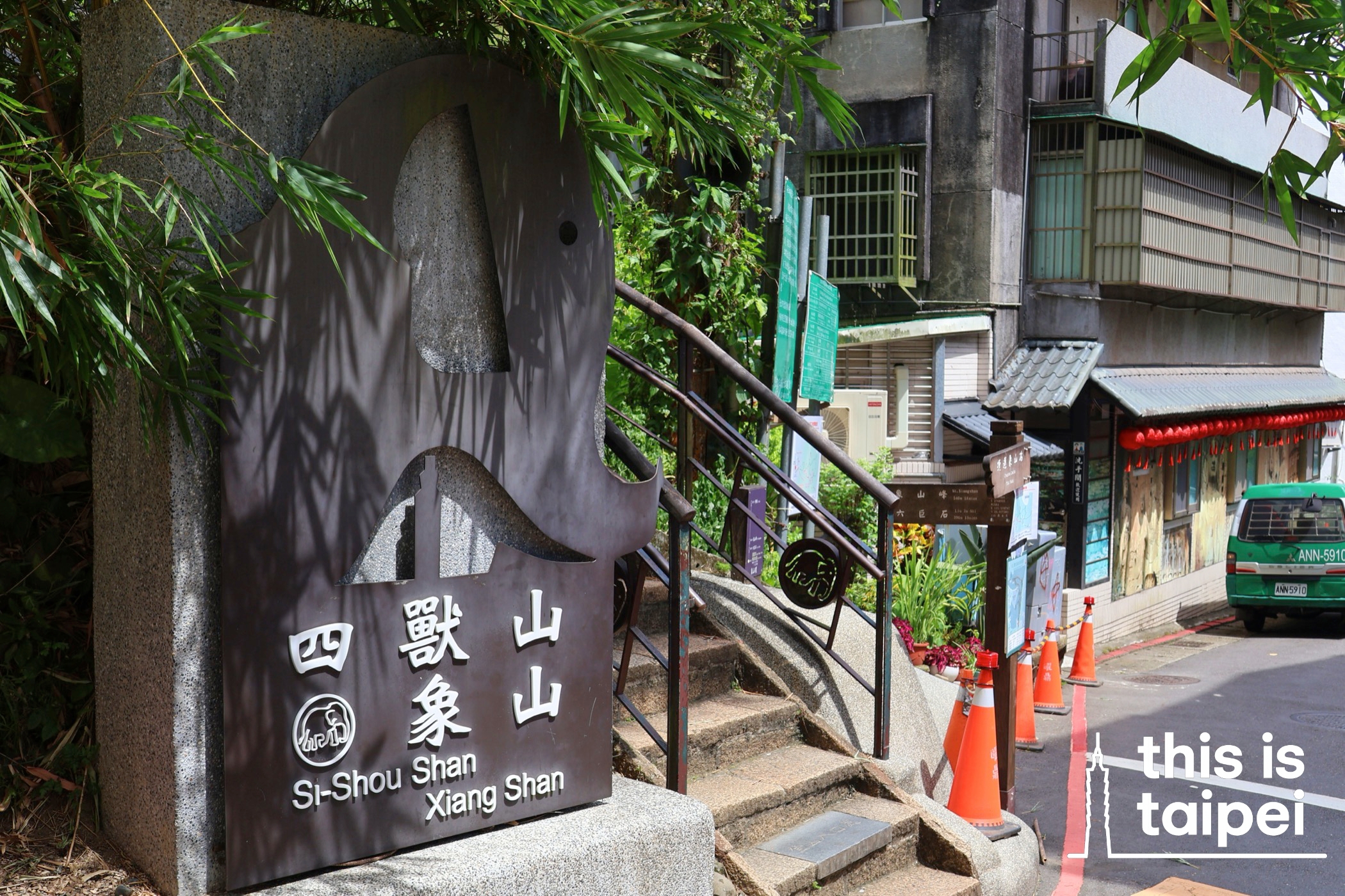 The start of the Xiangshan trail in Xinyi District. (Photos by KB, July 2026 / © This Is Taipei)