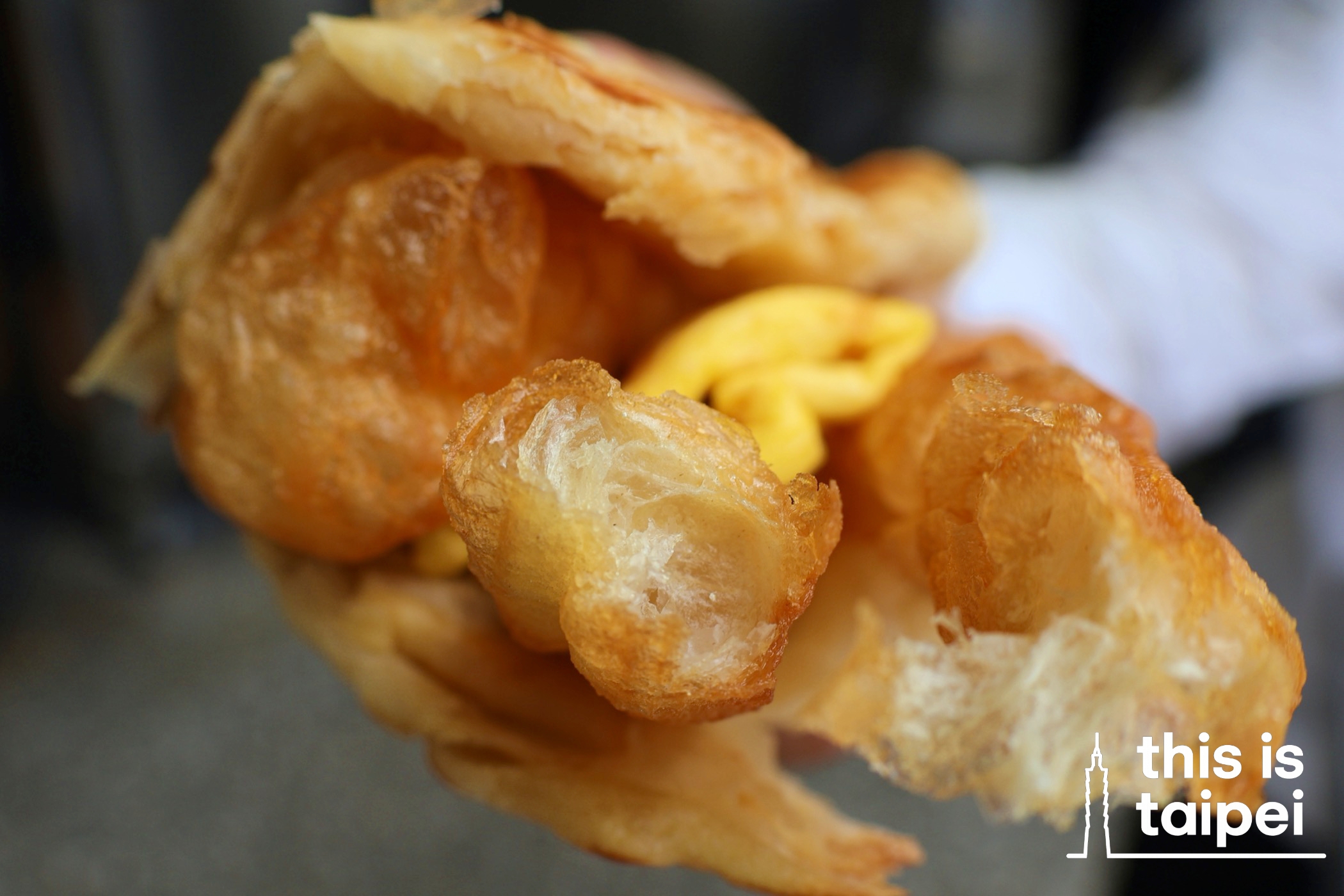 Shaobing youtiao from Yong He Soya Milk King. (Photos by KB, August 2026 / © This Is Taipei)