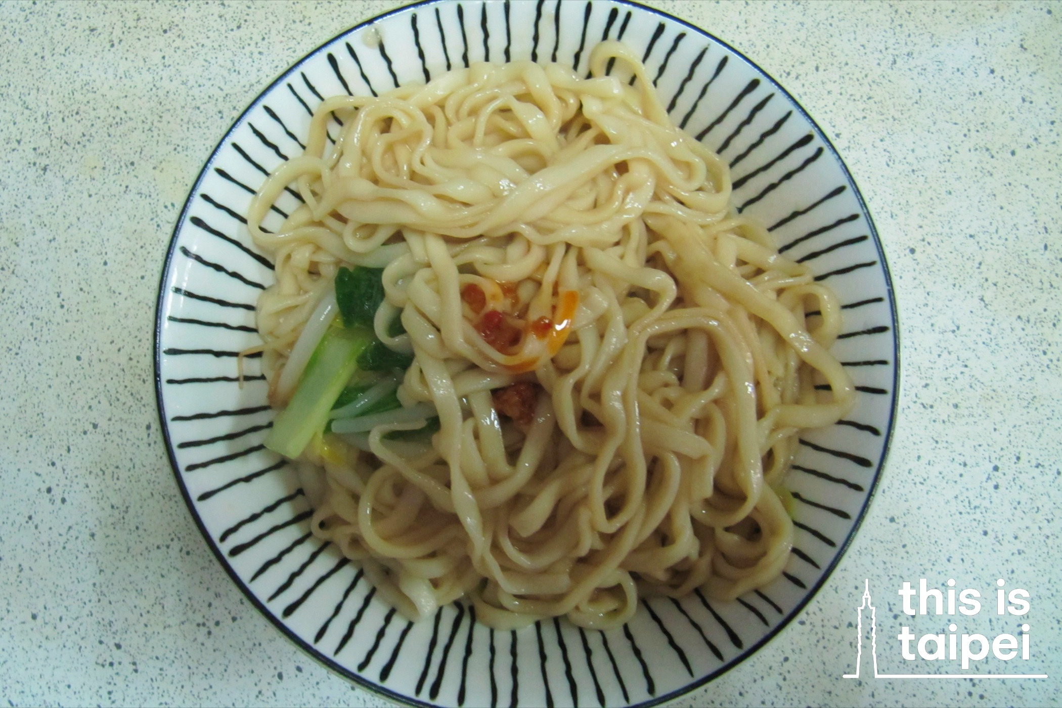 Dry Noodles from Lifu Eatery in Daan District. (Photo by PB, August 2026 / © This Is Taipei)