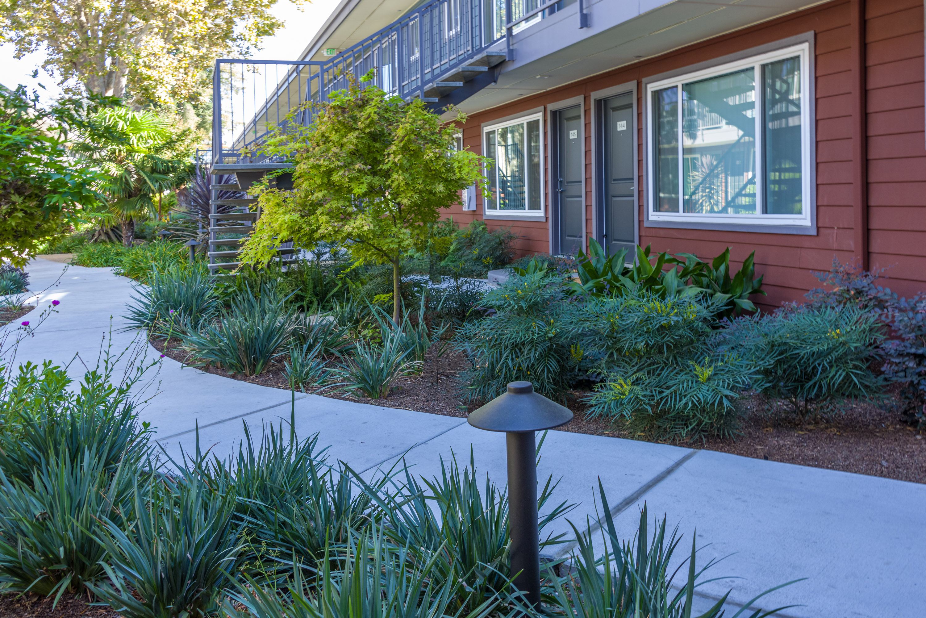 sidewalk landscaping