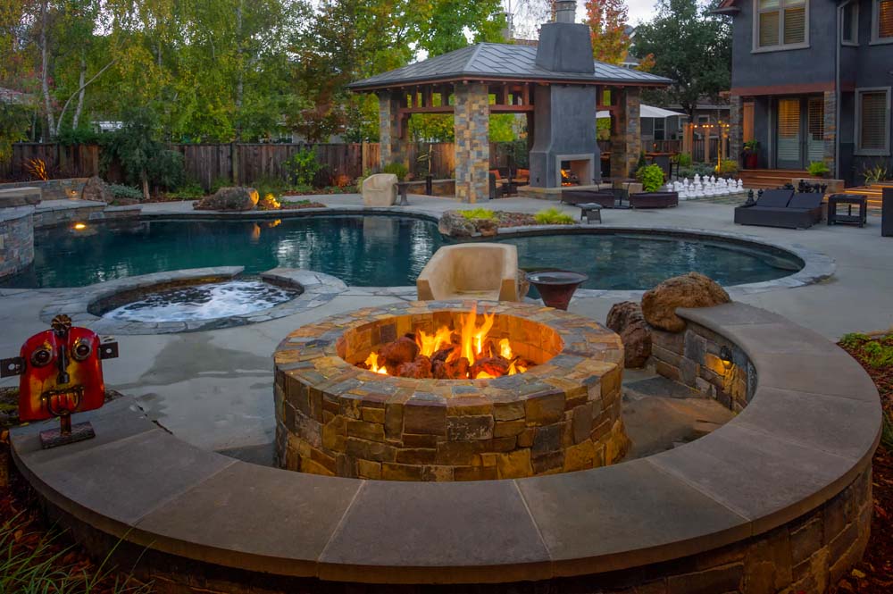 Firepit and Swimming Pool