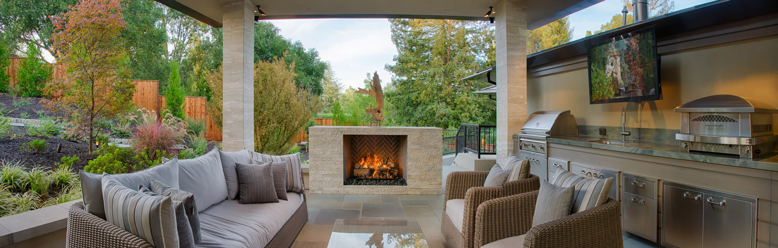 Outdoor Patio with Fireplace