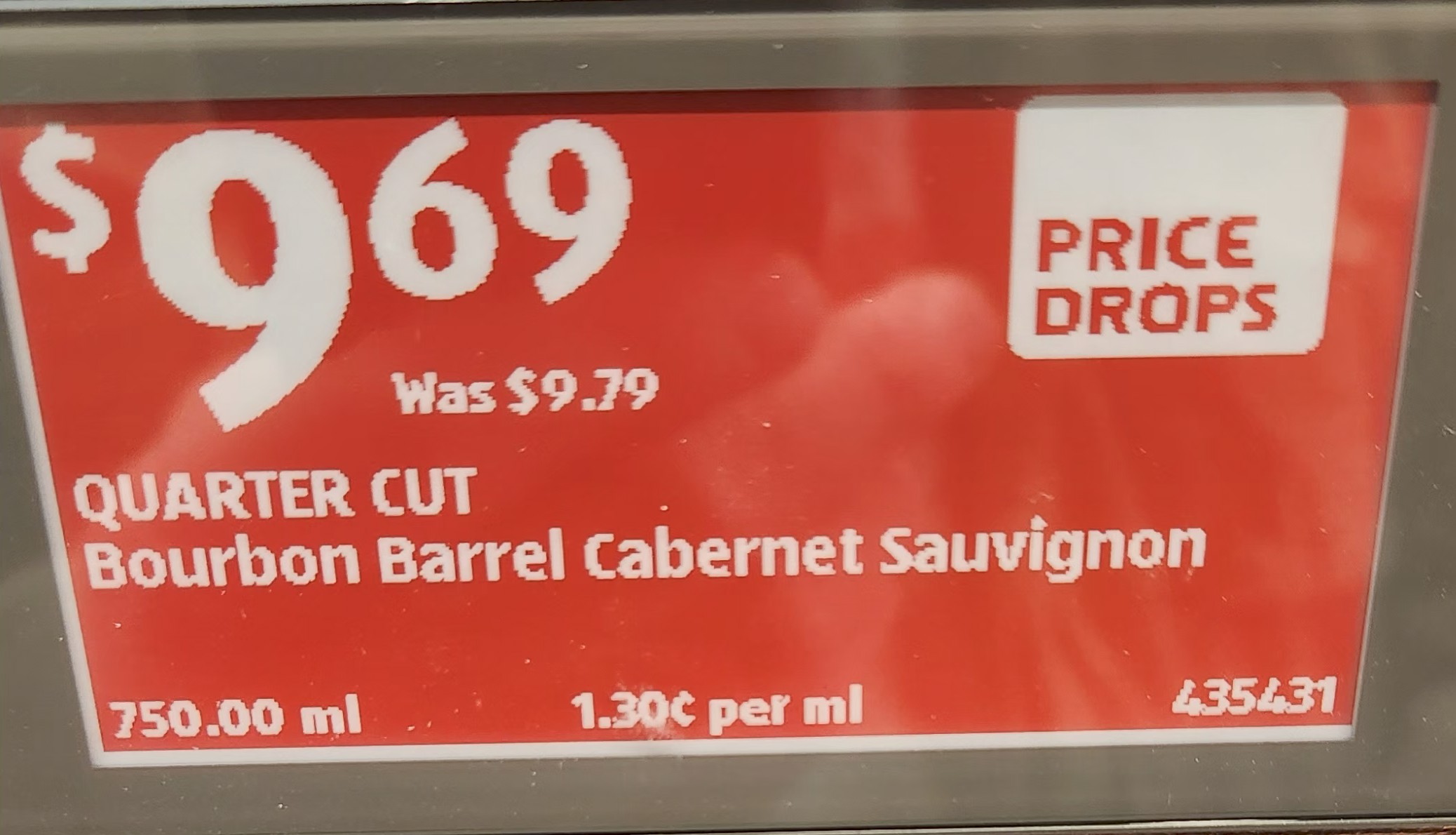 Quarter Cut Bourbon Barrel Cabernet Sauvignon is a bold, smoky California red built for hearty meals and cold nights. While it won’t compete with premium Cabernet, its bourbon-barrel character makes it ideal for grilled meats, BBQ, burgers, and winter comfort dishes. Pair it correctly and it performs far beyond its price.