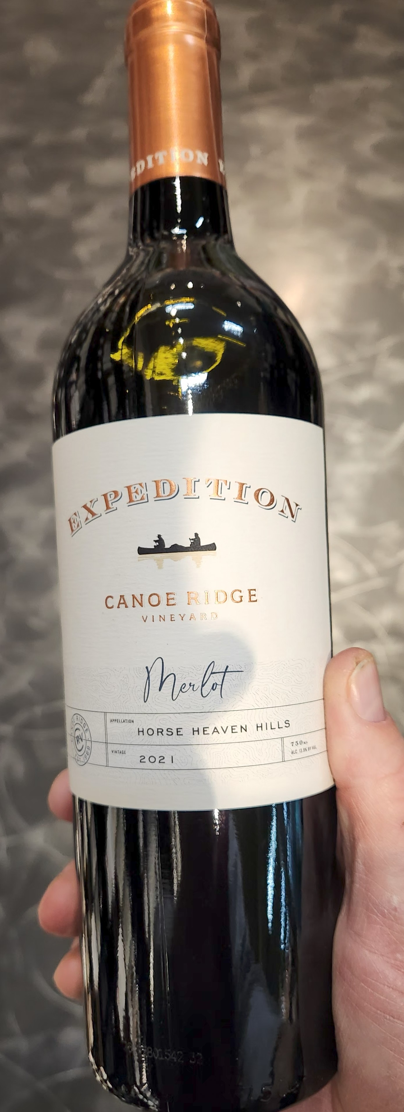 Canoe Ridge Expedition Merlot represents what Washington State does best: balance. It’s structured enough for serious food pairing but approachable enough for casual dinners. Pair it with roasted meats, mushrooms, or burgers and it performs like a seasoned professional.