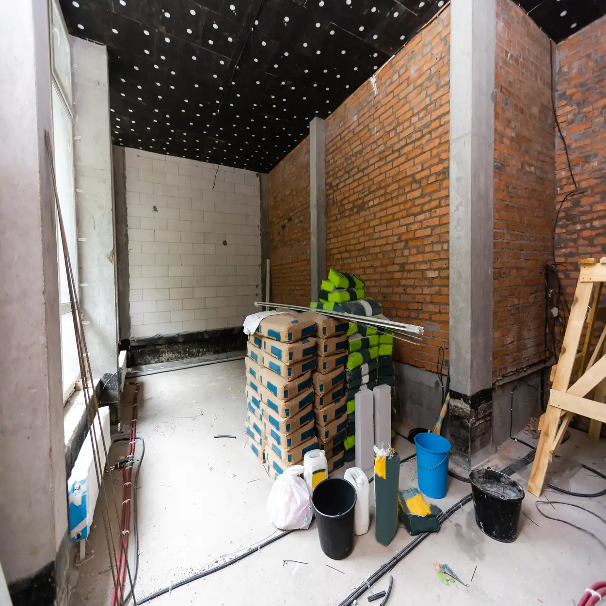 Recommended Flooring Options for Basement Renovations. This guide breaks down the best basement flooring options, including the pros, con