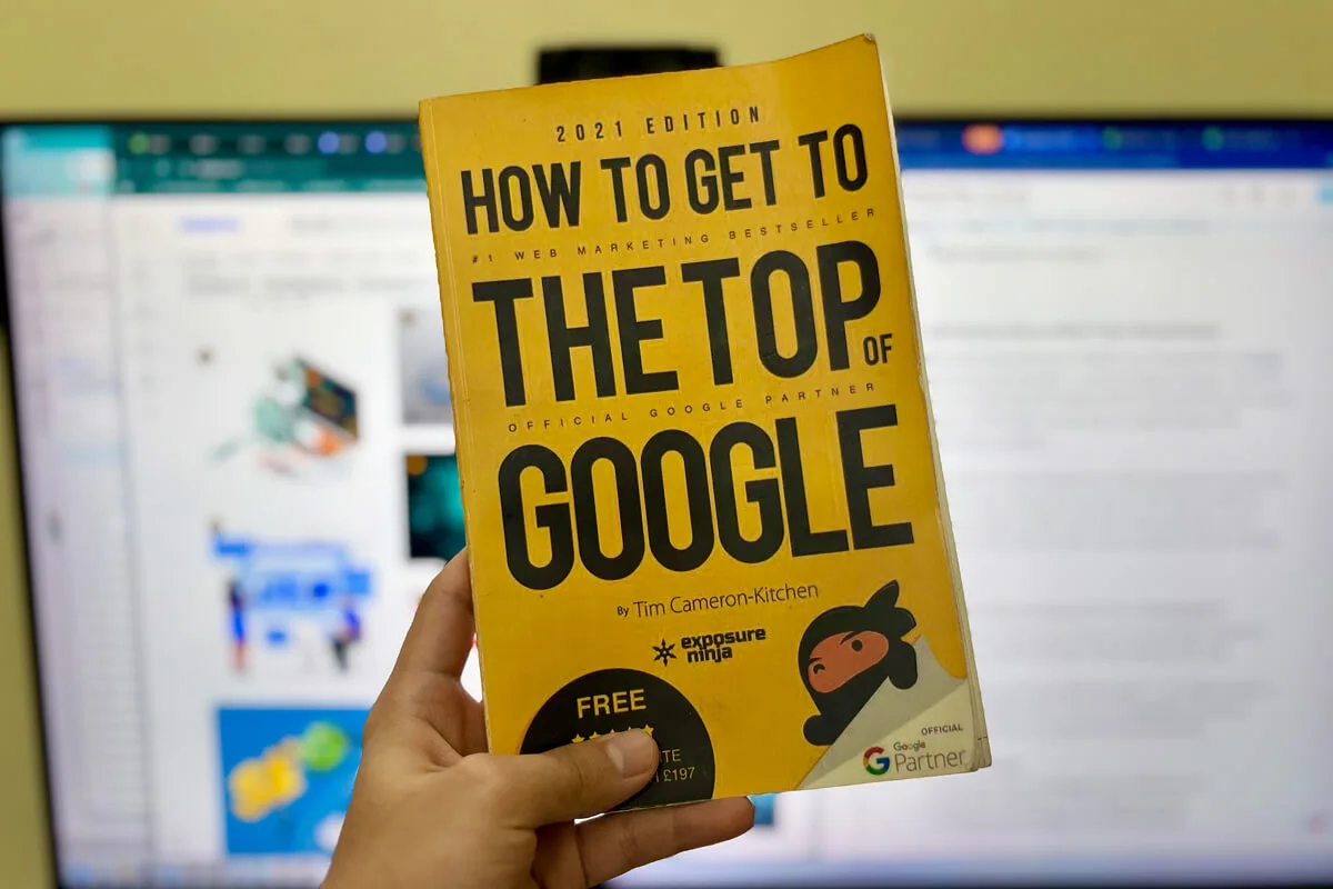 Photo of the book “How to Get to the Top of Google” by Tim Cameron-Kitchen, held in my hand.