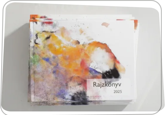 Rajzkönyvek egymásra téve