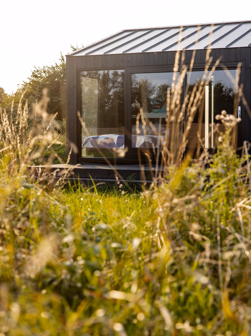 Blick von außen auf die NORI Cabin auf Rügen