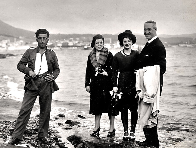 Foto: Ramón Lopez Rumayor y amigos en la Isla de Cortegada Año 1931.
