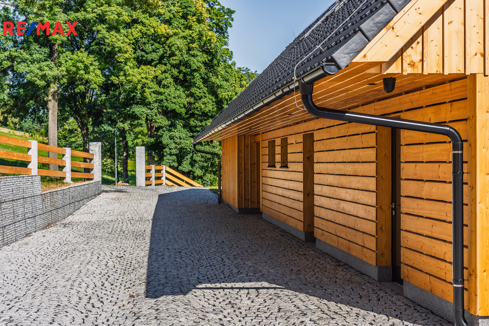 VNĚJŠÍ POHLED CHALET SMRK