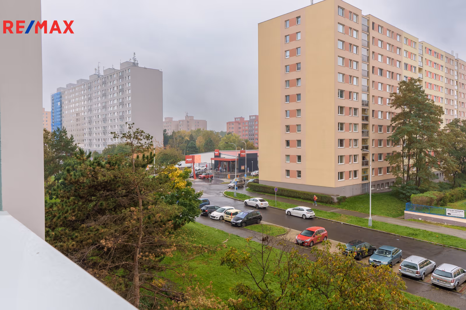 VÝHLED Z OBÝVACÍHO POKOJE