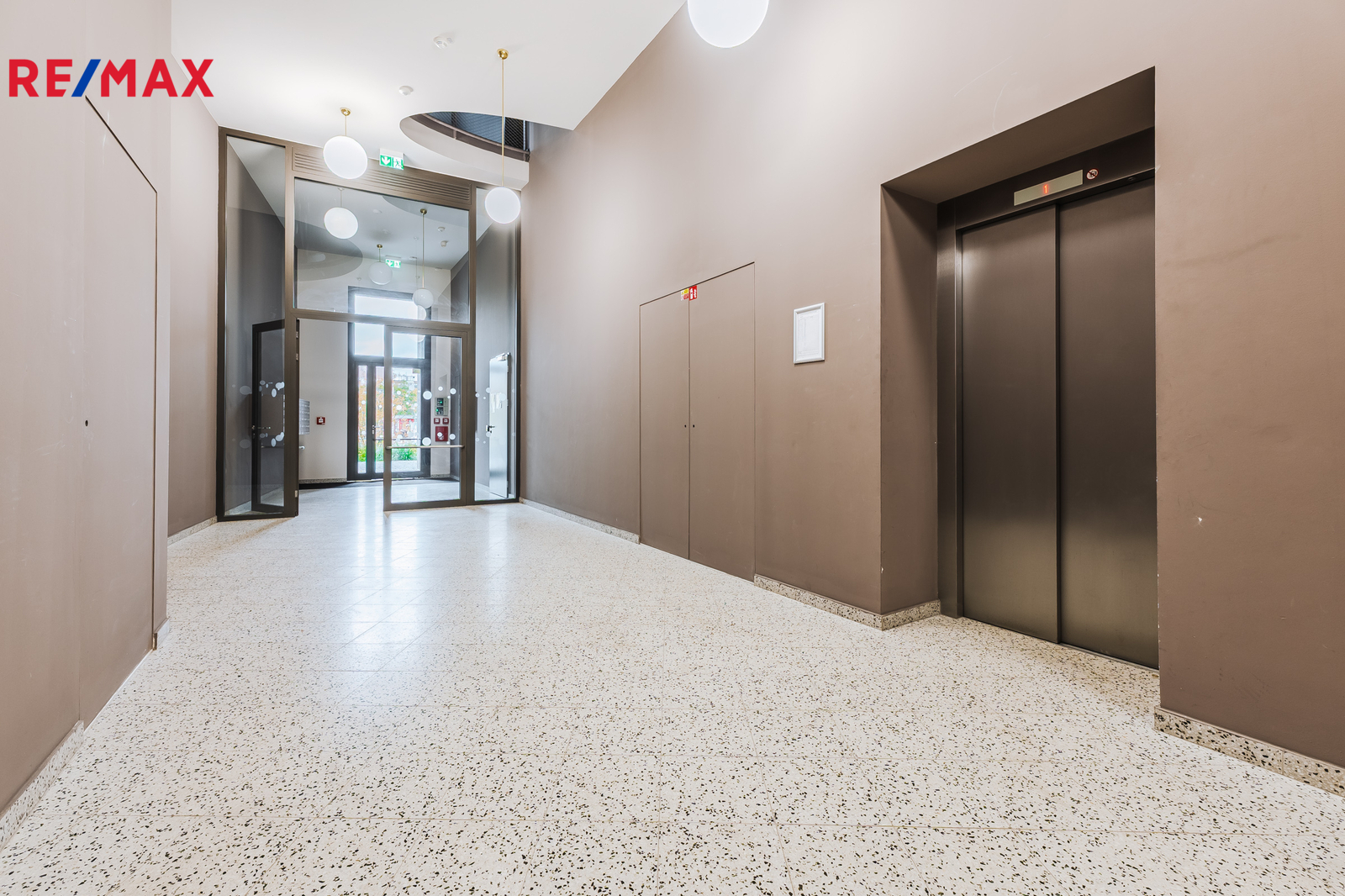 Vstupní hala do ulice