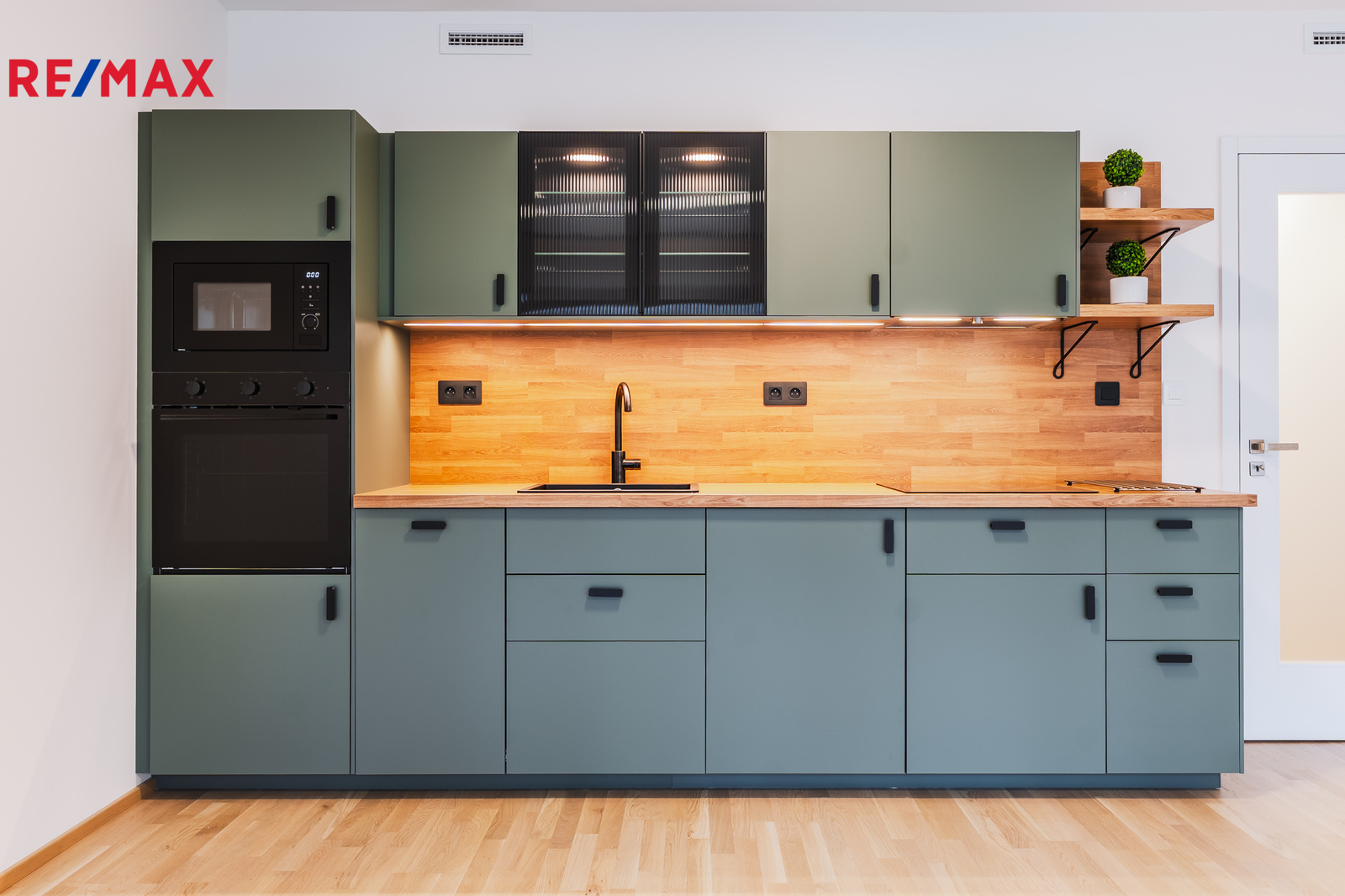 Kuchyňská linka s výbavou