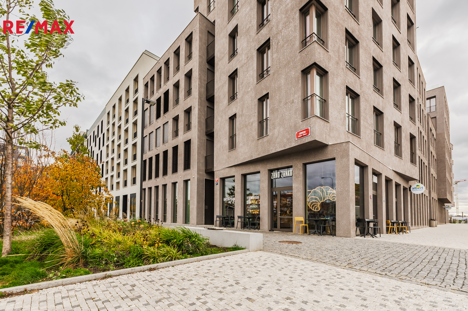 Detail na bytový dům z ulice