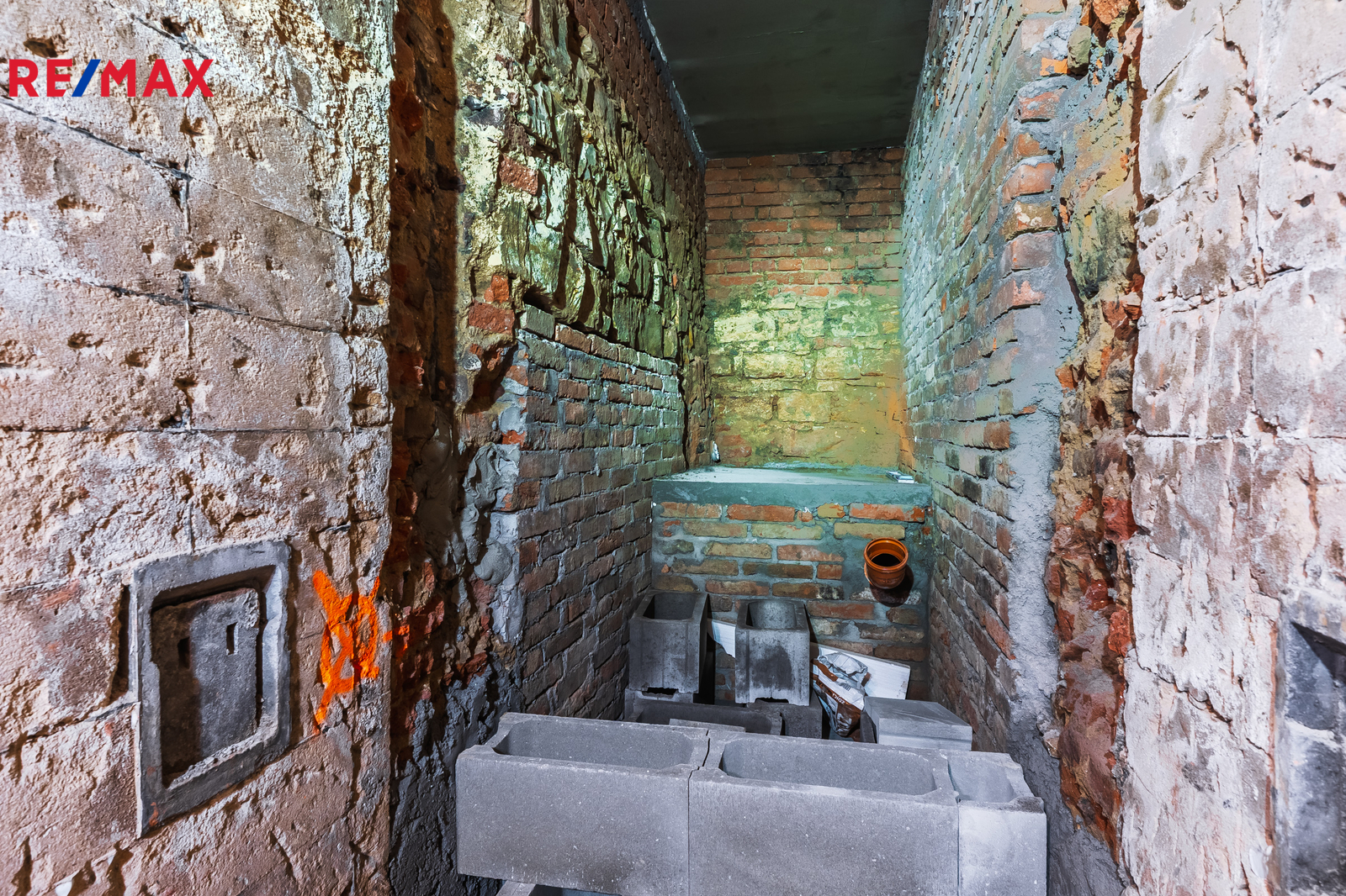 NEBYTOVÝ PROSTOR SEIFERTOVA