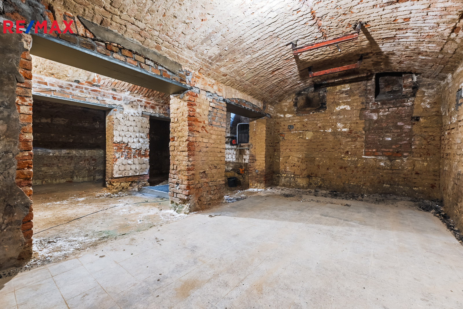 NEBYTOVÝ PROSTOR SEIFERTOVA