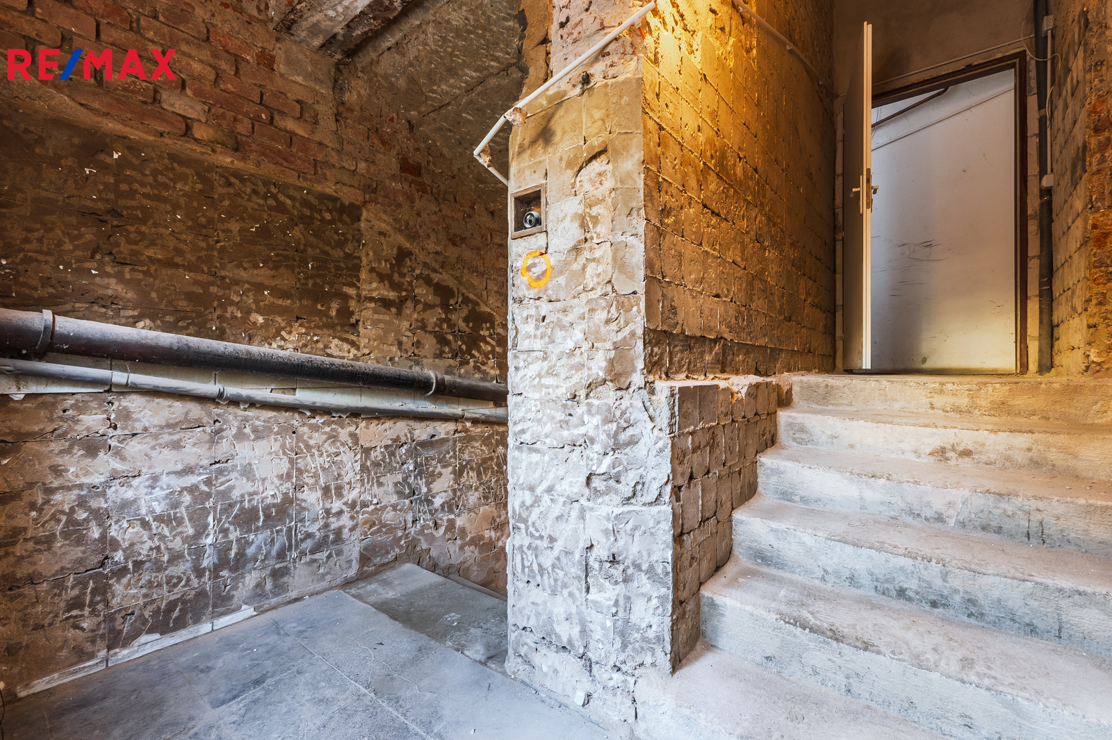 NEBYTOVÝ PROSTOR SEIFERTOVA