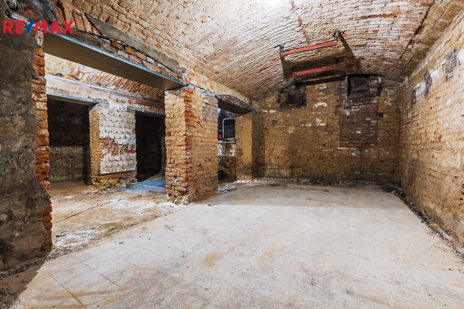 NEBYTOVÝ PROSTOR SEIFERTOVA