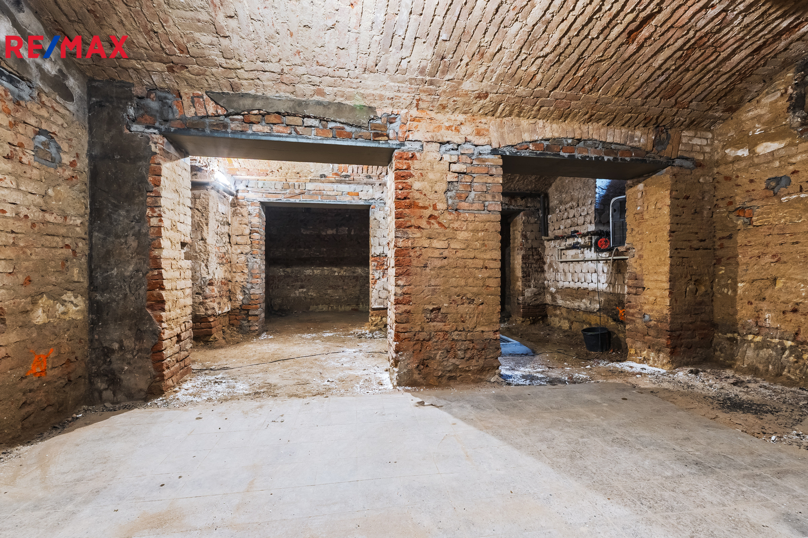 NEBYTOVÝ PROSTOR SEIFERTOVA