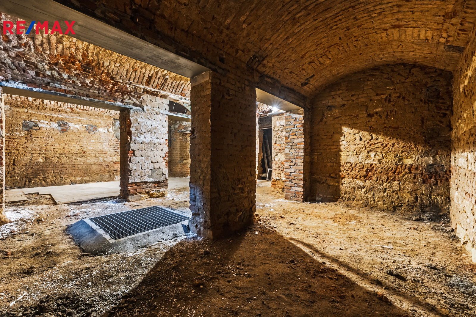 NEBYTOVÝ PROSTOR SEIFERTOVA