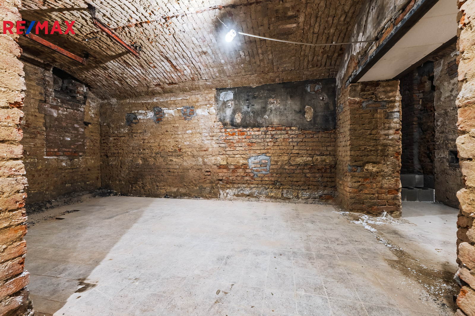 NEBYTOVÝ PROSTOR SEIFERTOVA