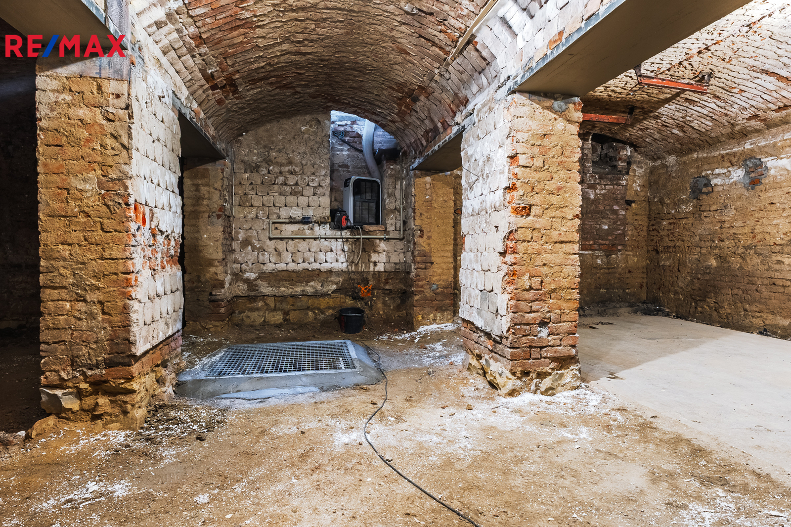 NEBYTOVÝ PROSTOR SEIFERTOVA